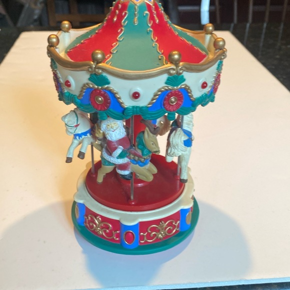 Vintage Avon Santa & Horse Light-up Musical Carousel - Picture 1 of 7